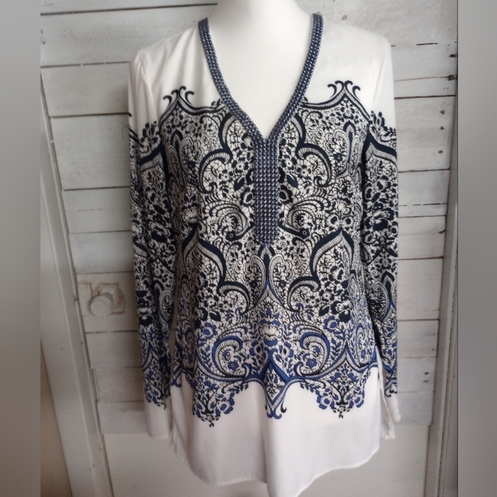 White House Black Market Tunic Top Blouse Size 4, Vneckline Beaded, White Blue